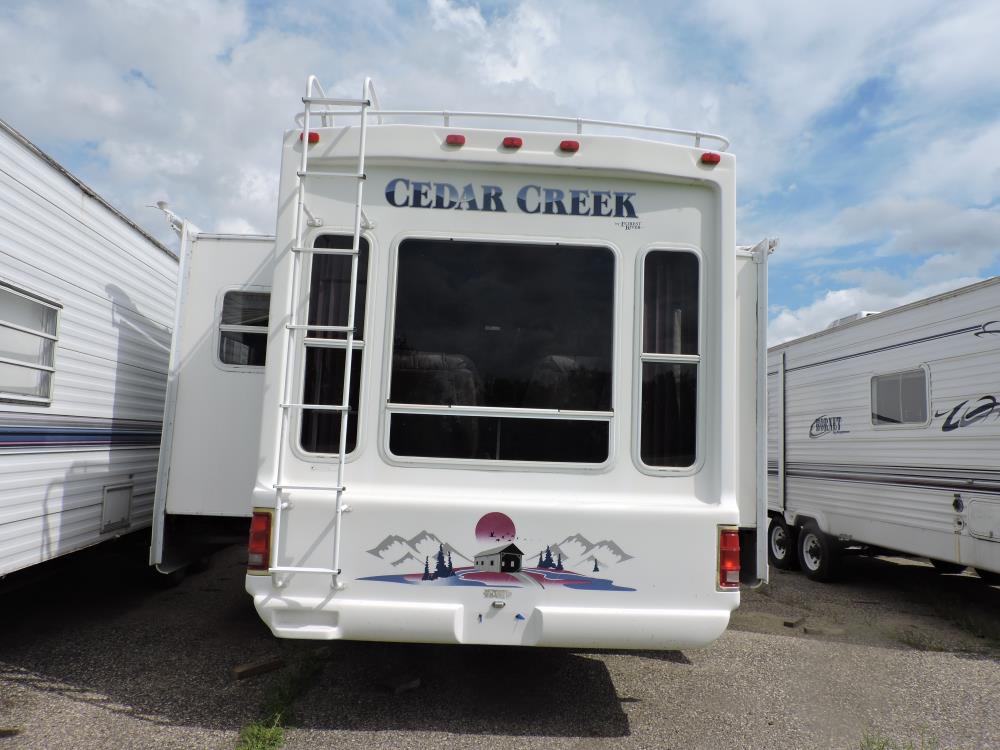 2002 CEDAR CREEK 34CKTS 