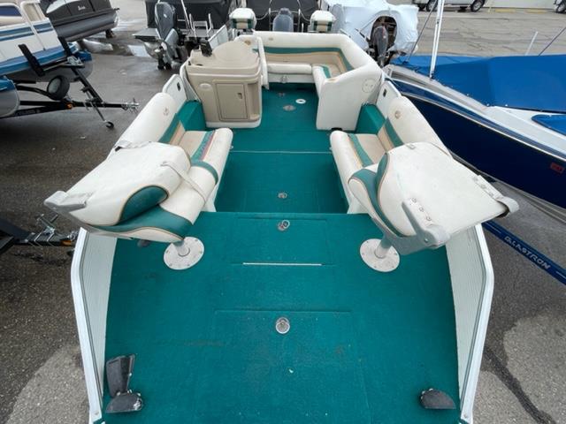 2000 PRINCECRAFT VENTURA 221 DECKBOAT