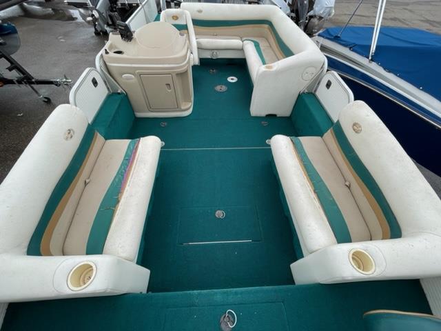 2000 PRINCECRAFT VENTURA 221 DECKBOAT