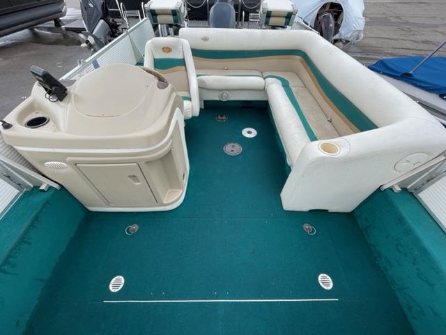 2000 PRINCECRAFT VENTURA 221 DECKBOAT