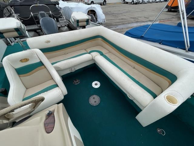 2000 PRINCECRAFT VENTURA 221 DECKBOAT