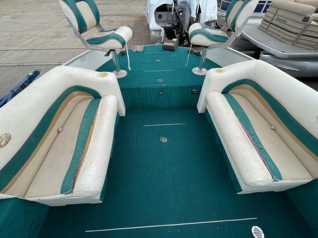 2000 PRINCECRAFT VENTURA 221 DECKBOAT