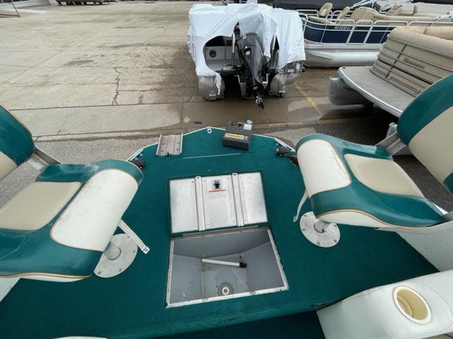 2000 PRINCECRAFT VENTURA 221 DECKBOAT