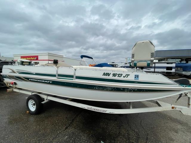 2000 PRINCECRAFT VENTURA 221 DECKBOAT