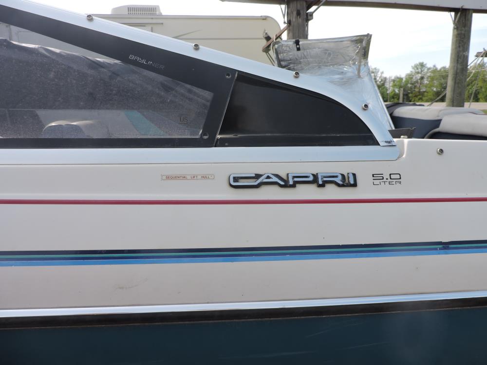 1988 Bayliner Capri 18 ft Runabout