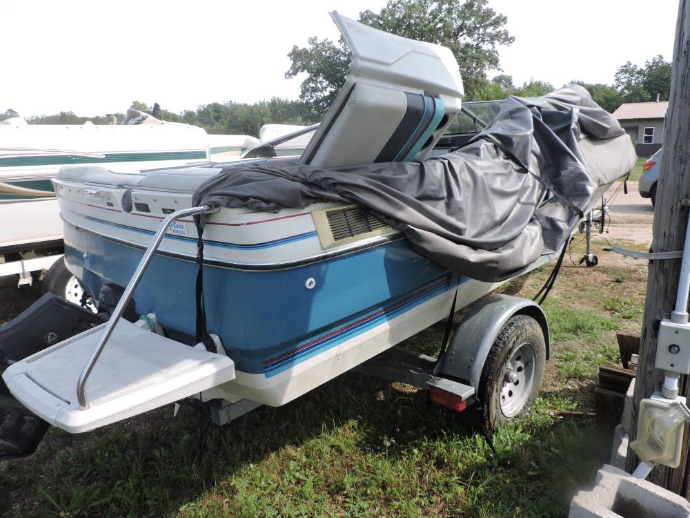 1988 Bayliner Capri 18 ft Runabout