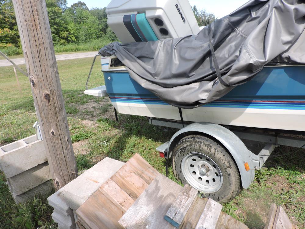 1988 Bayliner Capri 18 ft Runabout