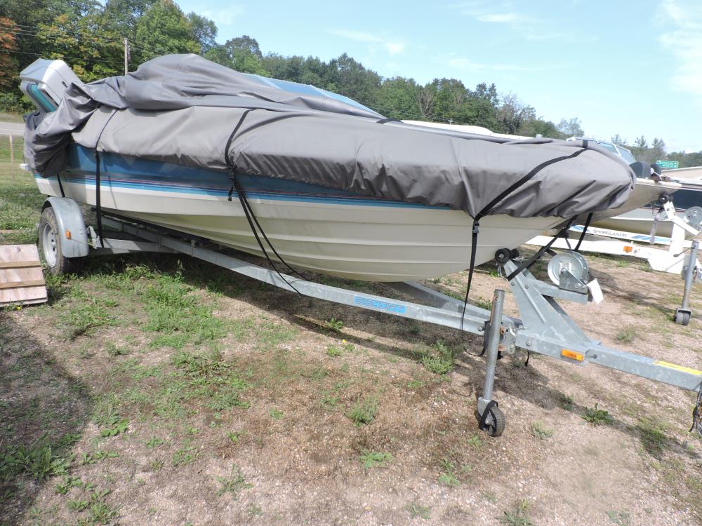 1988 Bayliner Capri 18 ft Runabout