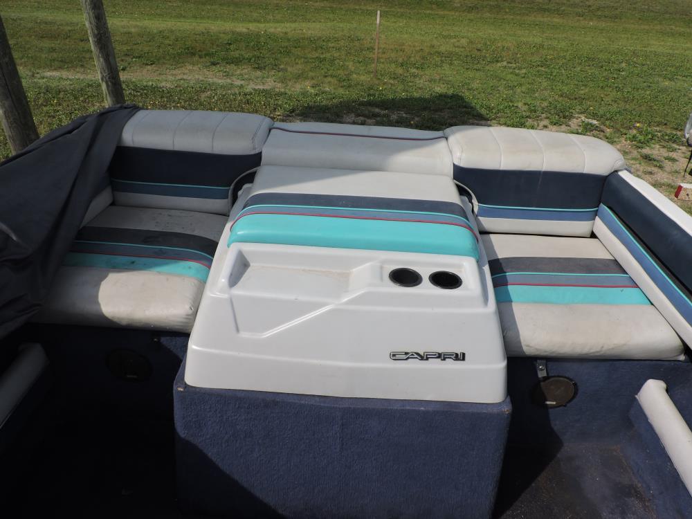 1988 Bayliner Capri 18 ft Runabout