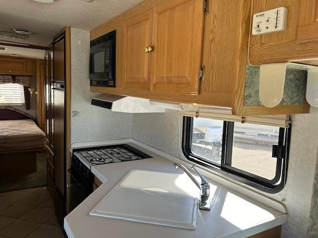 1998 ALLEGRO BAY 35 MOTOR HOME 