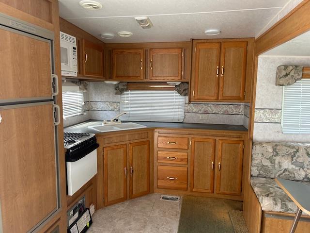 2002 LAYTON 246 FIFTH WHEEL TRAILER