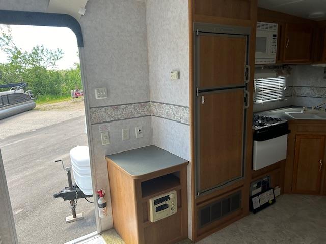 2002 LAYTON 246 FIFTH WHEEL TRAILER