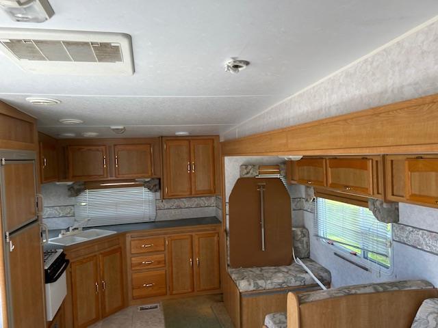 2002 LAYTON 246 FIFTH WHEEL TRAILER