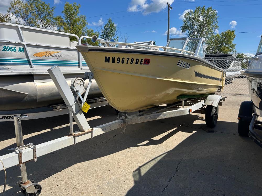 1974 LUND 15 FT SHELL BOAT BETSY